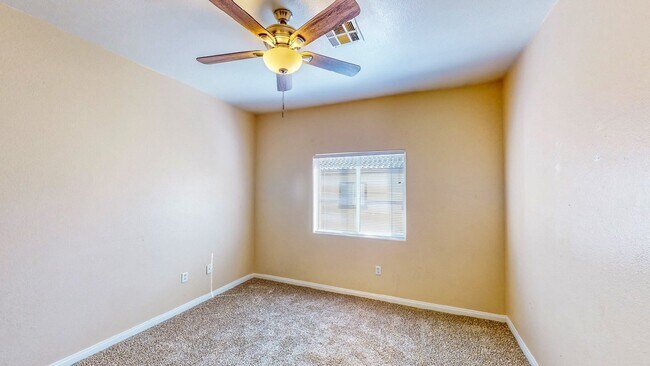 Building Photo - ** 2 weeks free rent. Excluding recurring fees** 2 BDR / 2.5 BATH SPACIOUS HOME