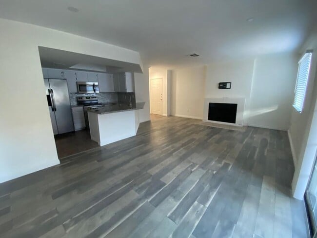 Building Photo - CUTE REMODELED ONE BEDROOM UNIT IN GATED C...