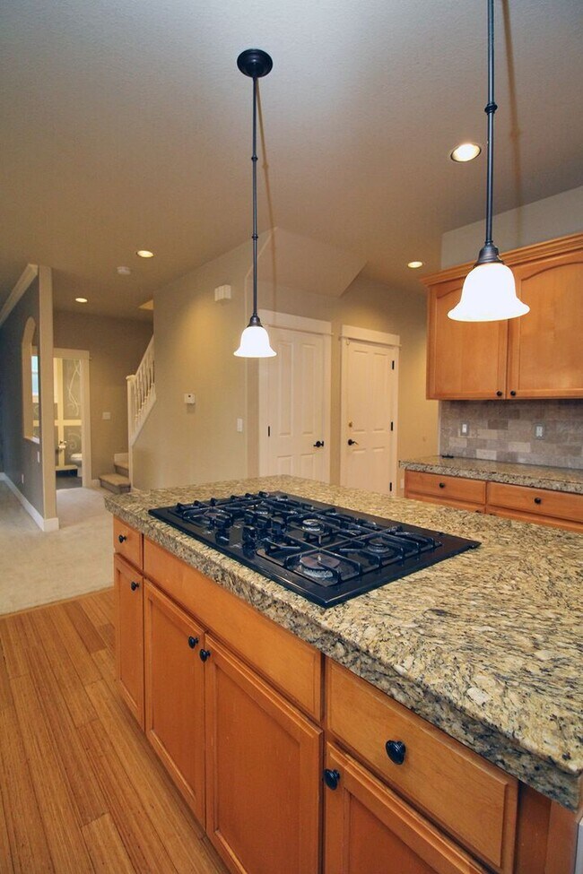 Building Photo - Alluring 4 Bedroom, 2.5 Bathroom Modern ho...