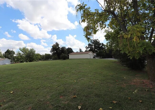 Building Photo - 1800 N Council Rd