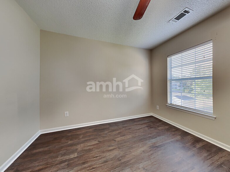 Building Photo - 2030 Clipstone Dr