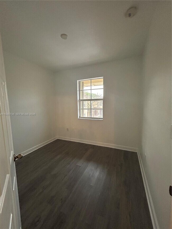 Building Photo - 1720 NE 33rd Ave