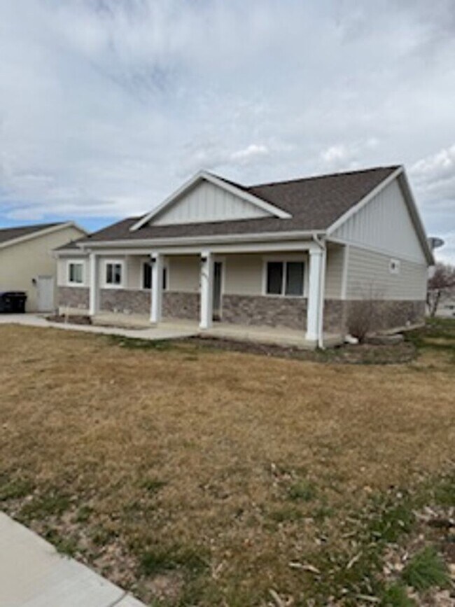 Building Photo - Marvelous