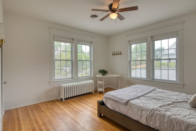 Building Photo - Spacious Living in a Prime Christiansburg Location