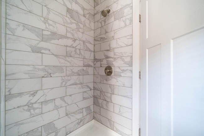 Floor to ceiling tile shower. - 222 Parkwood Ave