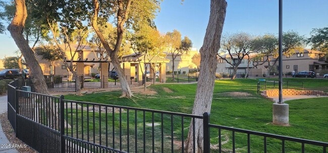 Building Photo - 1225 N 36th St