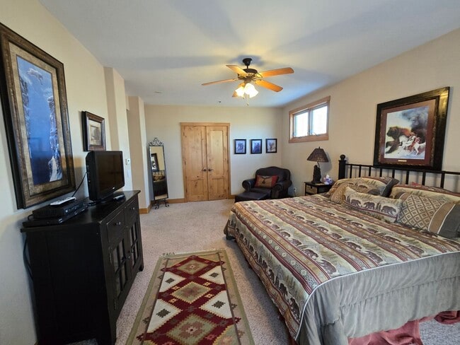 Building Photo - For Rent: Luxury Furnished Riverside Townhome *All Utilities Included*