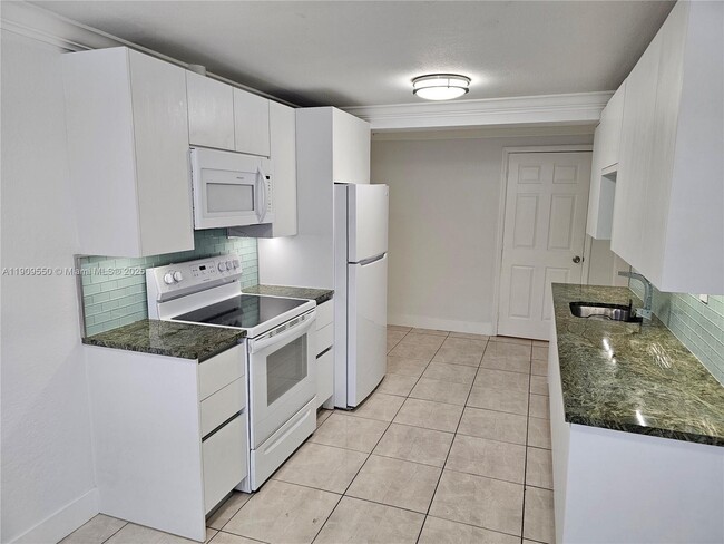 Building Photo - 651 SW 66th Ave