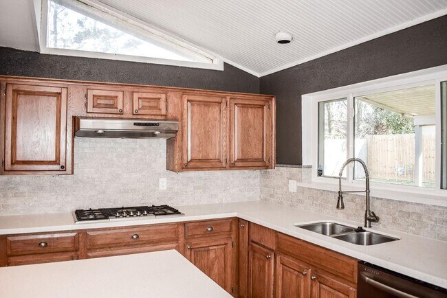 Building Photo - 7 Woody Creek Dr