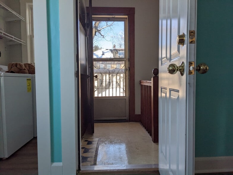 Building Photo - 14 Rice St