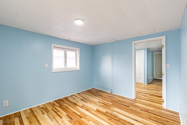 Building Photo - 83 Ridgeway Ave