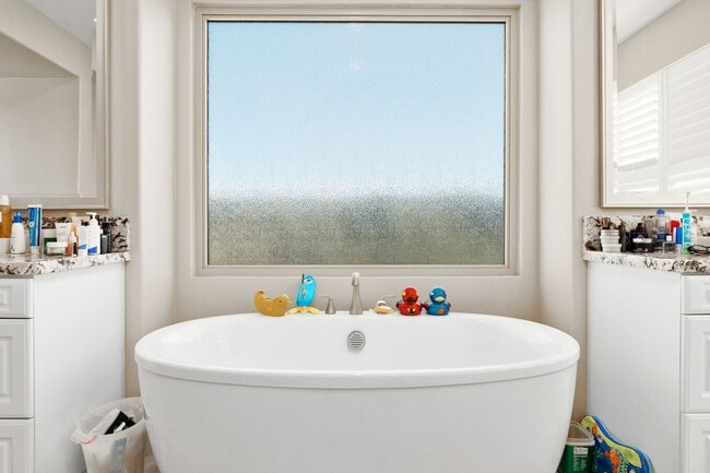 Building Photo - Beautiful 5 bedroom home in Heart of Carme...