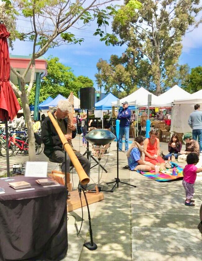 Temescal Farmer’s Market - 667 40th St