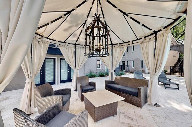 Building Photo - 7736 Meadow Rd