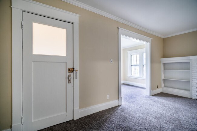 Building Photo - 223 Virgil Ave