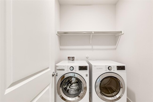 Building Photo - 5853 Bianca Dr