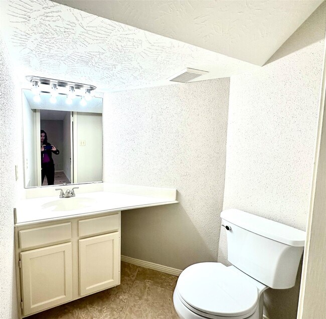 Building Photo - 15 Outervale Pl