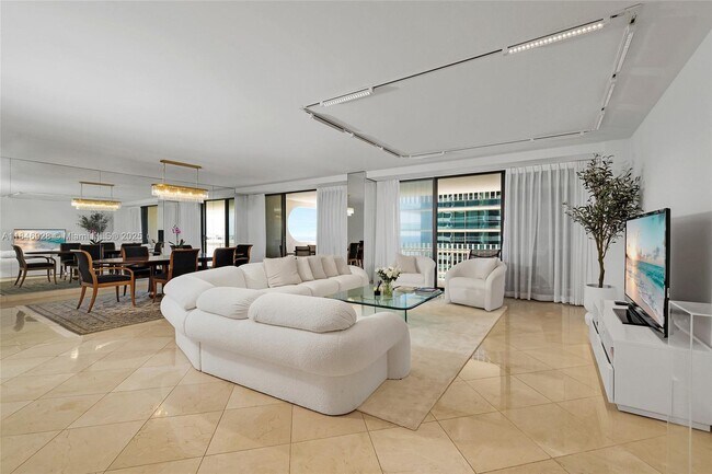 Building Photo - 10205 Collins Ave