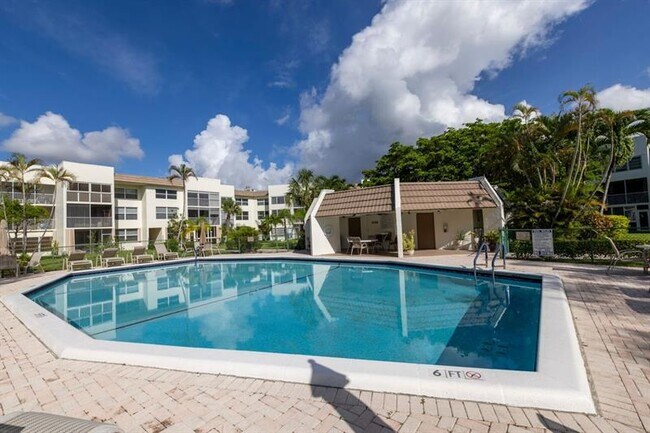 Building Photo - 6850 Royal Palm Blvd