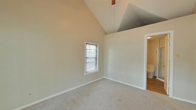 Building Photo - 1307 NW Maple Ave
