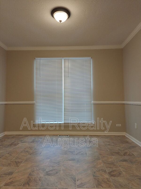 Building Photo - 5183 Fairington Dr