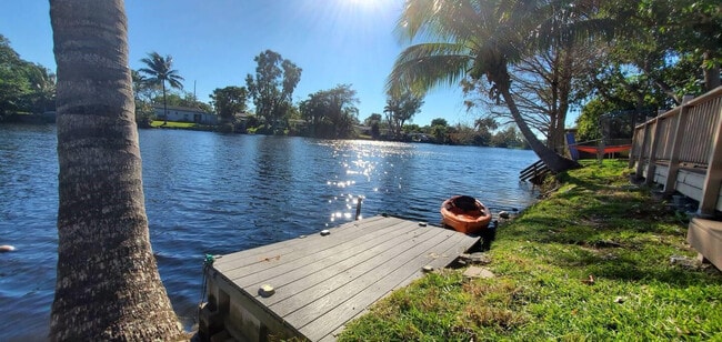 Building Photo - 4154 SW 49th St