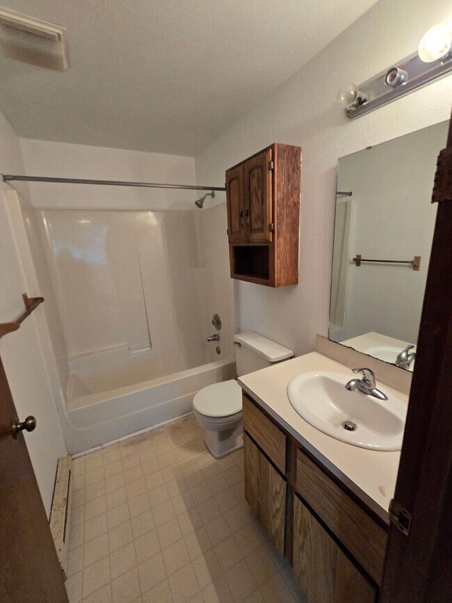 Building Photo - 1610 Lincoln St