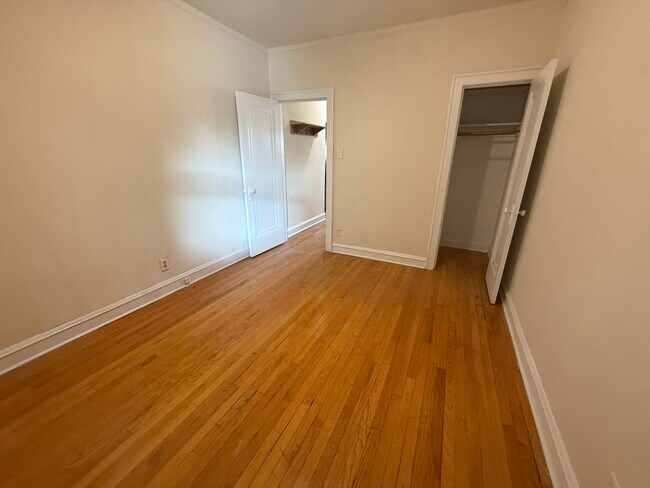 Building Photo - 4919 W Berteau Ave