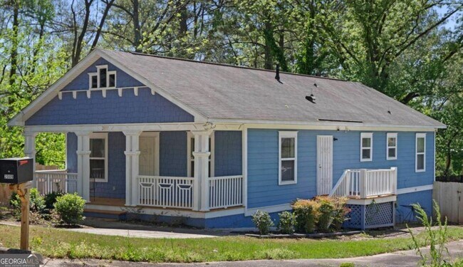 Building Photo - 2011 Lewis Rd SE