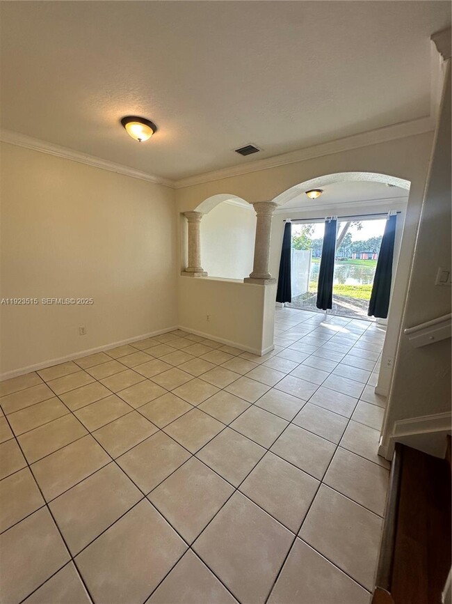 Building Photo - 2704 SE 15th Pl