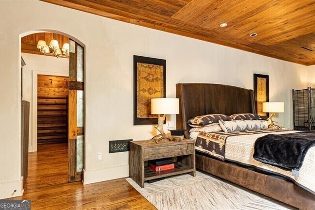 Building Photo - 4421 Paradise Cir SE