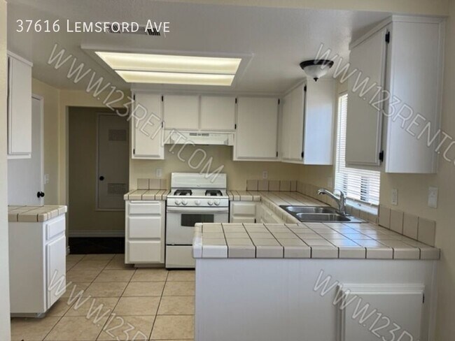 Building Photo - 37616 Lemsford Ave