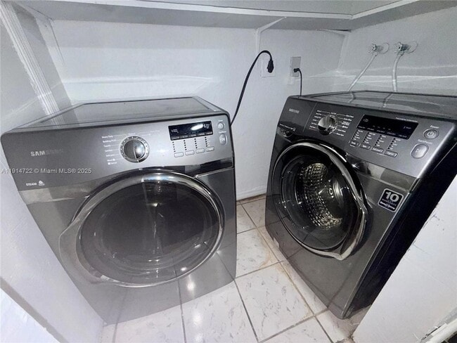 Building Photo - 4045 NW 19th St