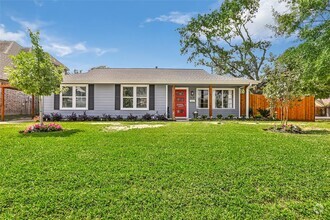 Building Photo - 1741 Gardenia Dr