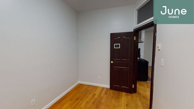 Building Photo - Full room in 3-bed/1.0-bath Home
