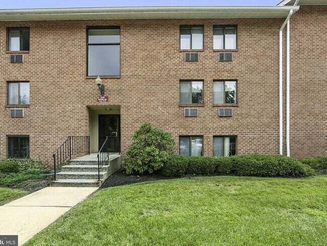 Building Photo - 200 Winding Way