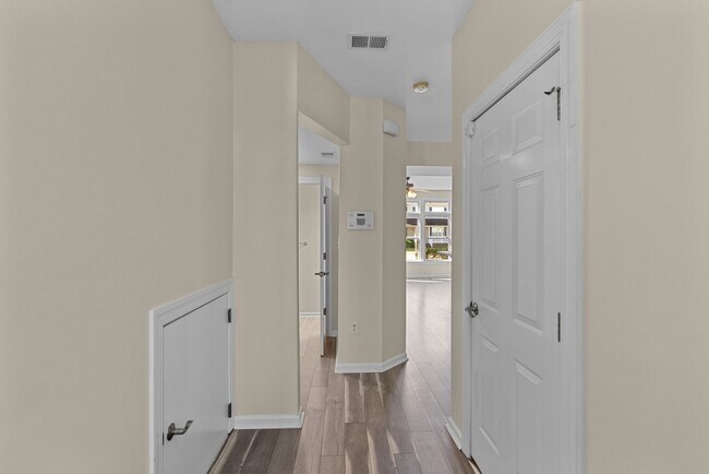 Building Photo - Spacious Condo in Norfolk