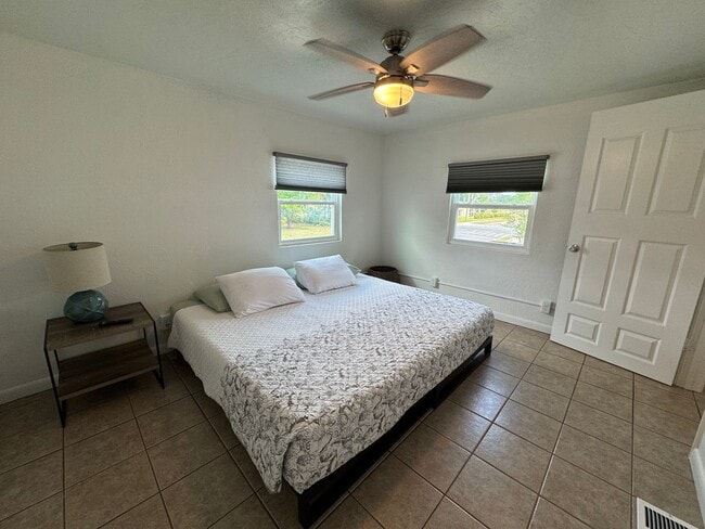 Building Photo - 1 Bedroom, 1 Bath Furnished Apartment in Branford