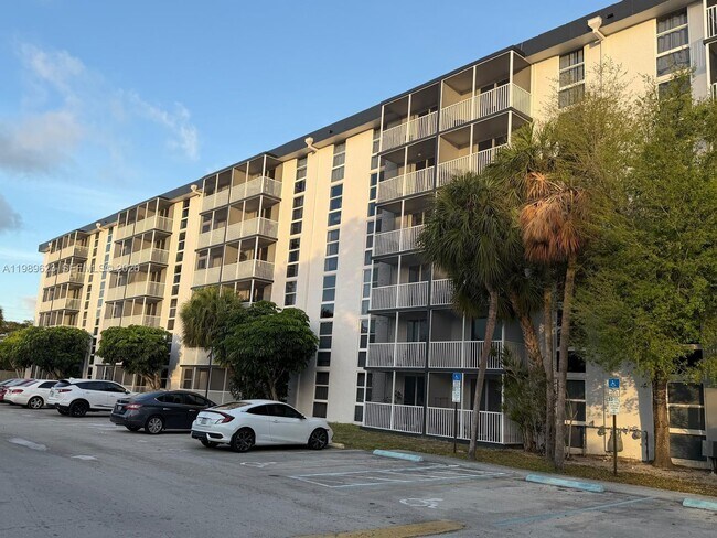 Building Photo - 16950 W Dixie Hwy