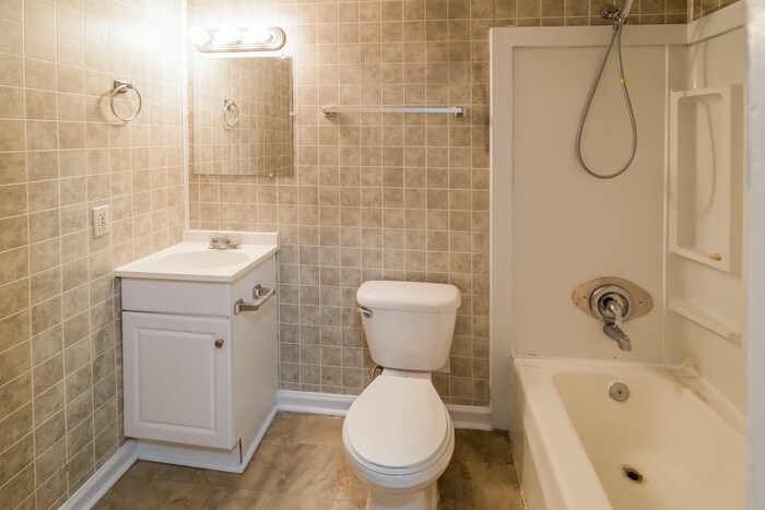 Building Photo - 2621 Myrtis Ln