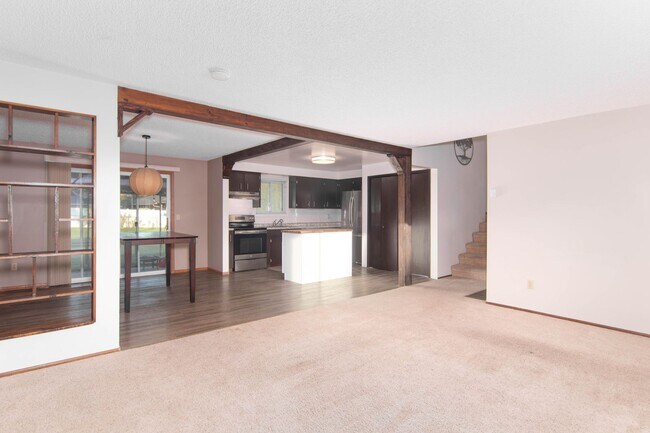 Building Photo - 3 Bed, 2 bath property centrally located in Spokane Valley