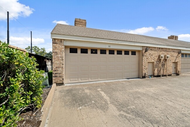 Building Photo - 600 Wilcrest Dr