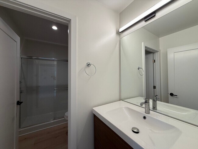 Building Photo - Bright 3BD/2BA Home in Encinitas with Natural Light, In-Unit Laundry & Easy Freeway Access
