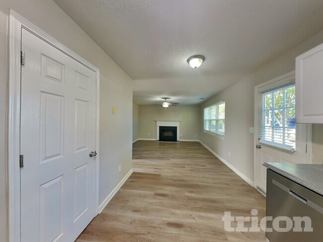 Building Photo - 2121 Serenity Dr NW