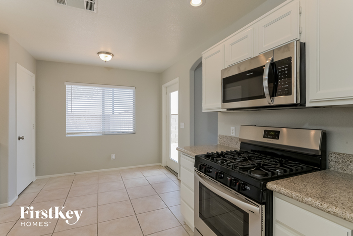 Building Photo - 528 Waterwheel Falls Dr