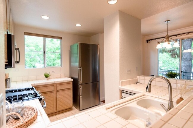 Building Photo - Gorgeous 1bedr 1bath San Jose Condo