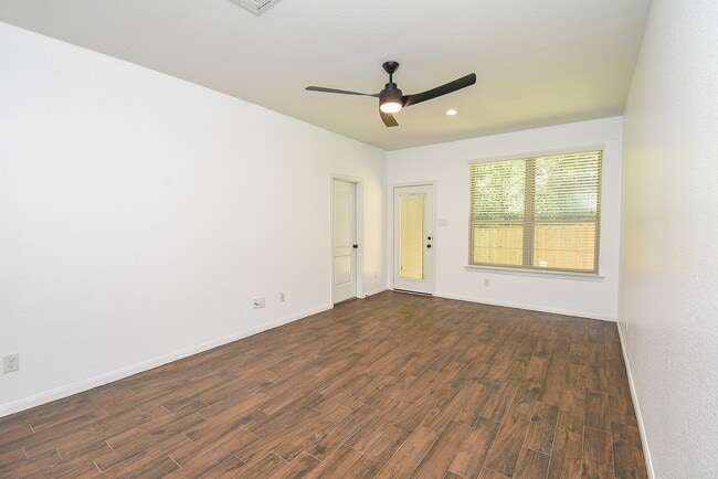 Building Photo - 18 Cheswood Manor Drive