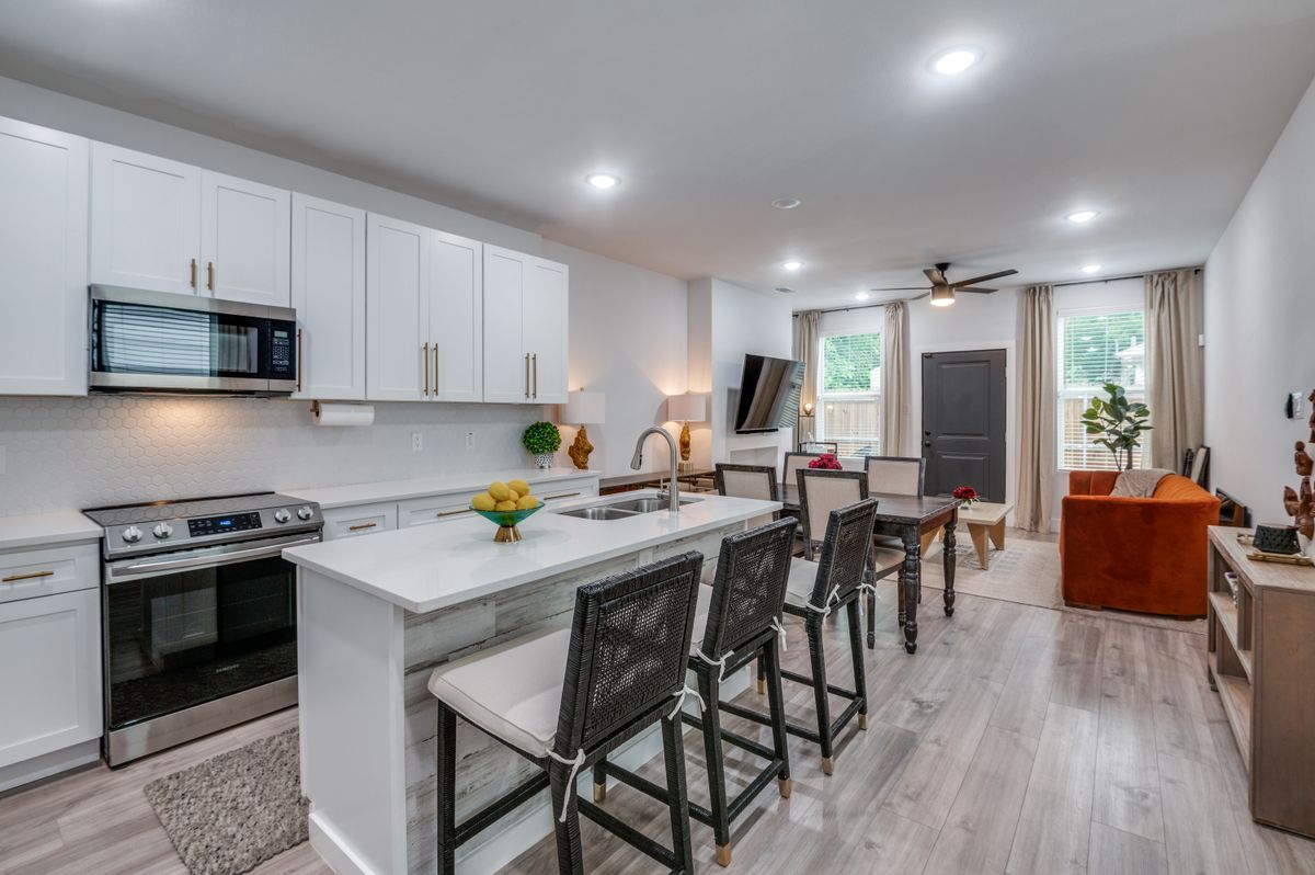 Building Photo - 2325 Budd St