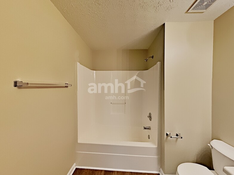 Building Photo - 705 St Charles Ave