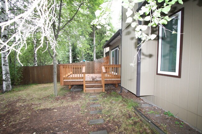 Building Photo - 3 Bedroom Townhome in Eagle River w/ Fence...